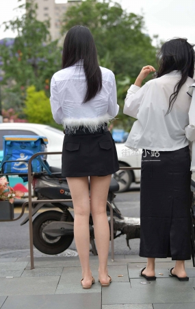 白衬衫小姐姐真漂亮