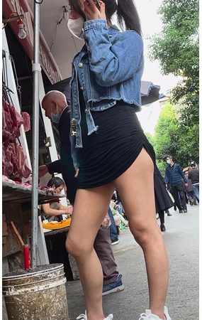 黑色包臀裙美眉