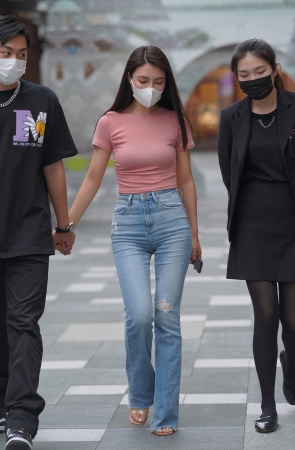 牛仔裤美女
