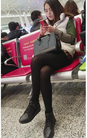 黑丝短裙妹子