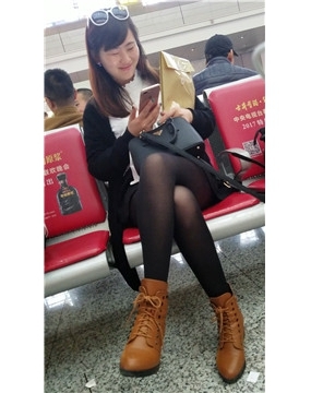 4k视频，微笑甜美的漂亮黑丝袜美女姐姐