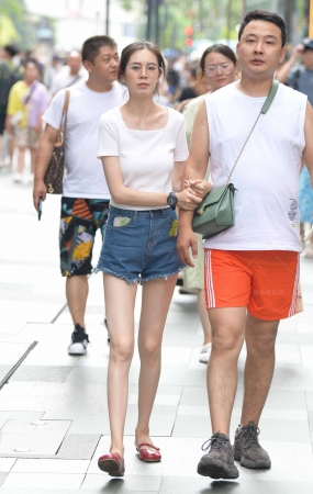 2379-22=51√纤细美腿的媳妇 14P