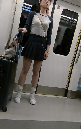 城铁上的眼镜美眉