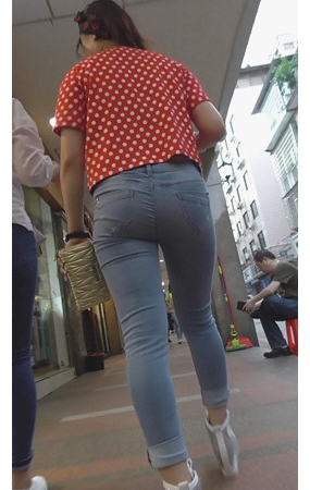 丰满牛仔紧身美女