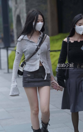超短裙小妞
