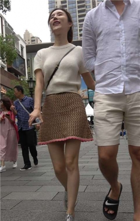 4K 短裙气质街拍美女小姐姐