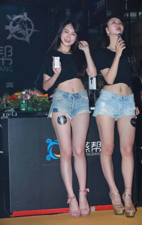 热牛长腿模特