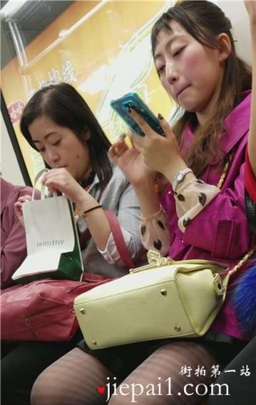 4k-脸上化妆红得跟猴屁屁一样的少妇。