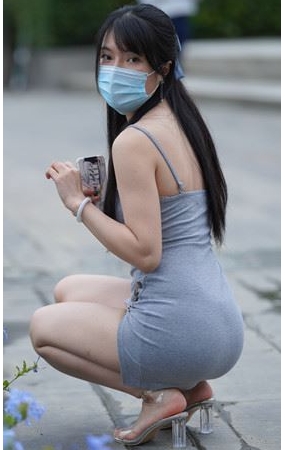 （视频）灰色吊带包臀裙小姐姐