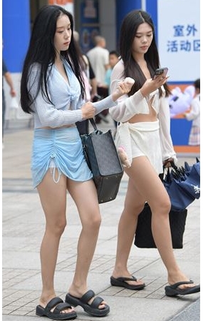 两个性感的小姐姐(58P)