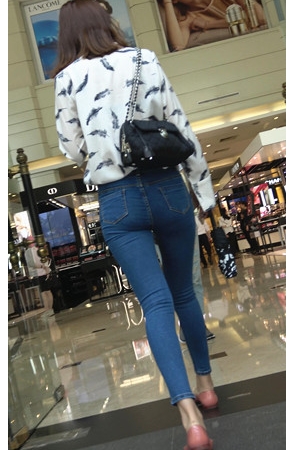 紧身牛仔小姐姐