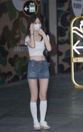 性感超短牛仔裙美眉