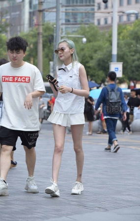 运动鞋小姐姐