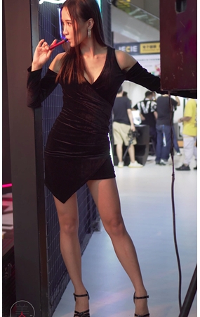黑丝美女