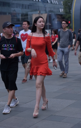 红色美女