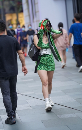 绿裙小妹