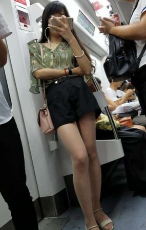 4k超清，肉丝袜短裙气质美眉，大长腿真性感
