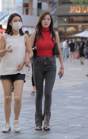 红衣牛仔