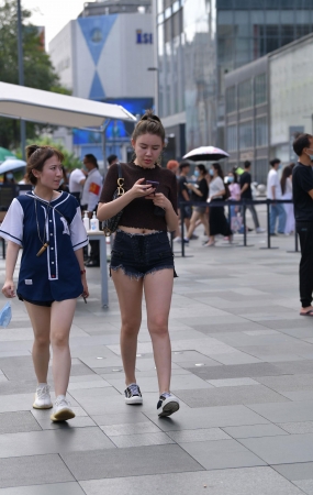 短裤月牙小姐姐