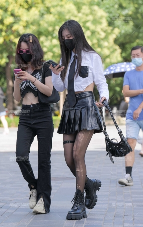 是自己撕的还是买来就是这样的？
