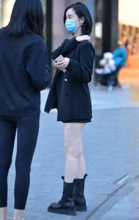 黑色热裤美女