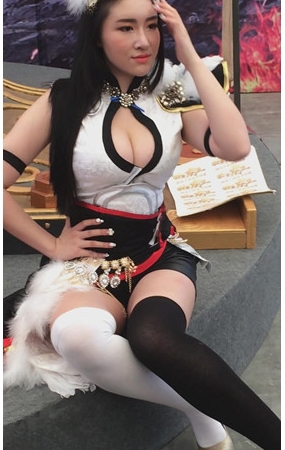 网游模特小姐姐