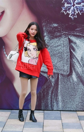 青春漂亮迷人的小美女-13P