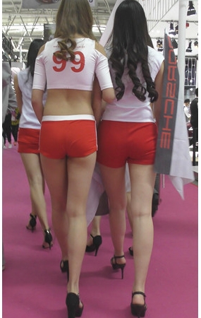 车展上的几个美女小姐姐
