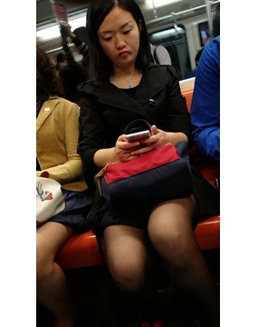 红色高跟，超薄黑丝袜美腿