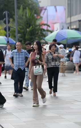 年轻靓丽，身材真棒~