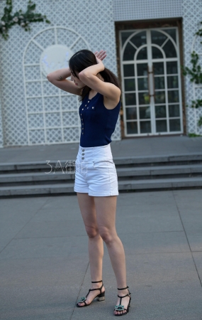 热裤美女换衣记-18P