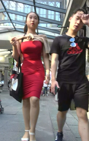 性感身材大红包臀裙高跟美女