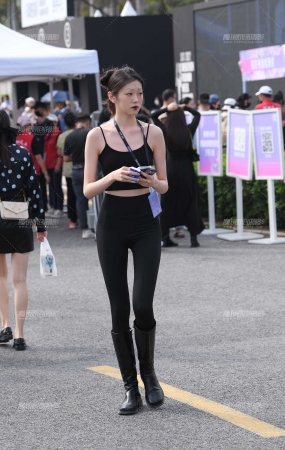 大长腿紧身裤小姐姐