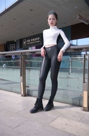 紧身皮裤