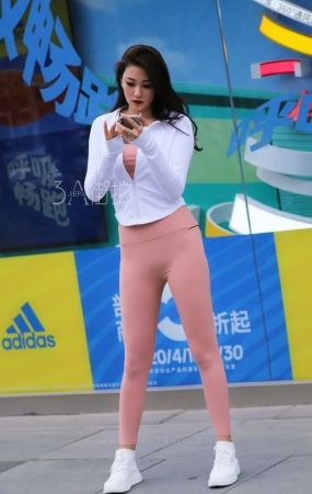 粉色紧身裤的长腿姐姐-11P