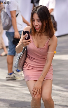 粉色吊带裹臀裙妹纸，亮点自己找：）-12P