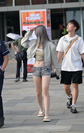 紧致热裤女孩