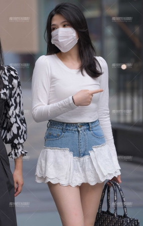 漂亮短裙美女