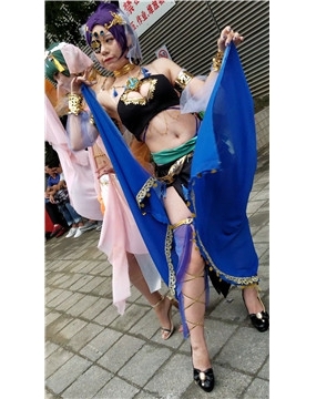 K – 白嫩青春少女玩cosplay、身材很丰满