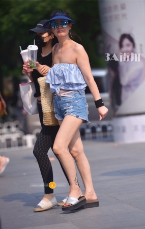 罗背香肩美女-12P