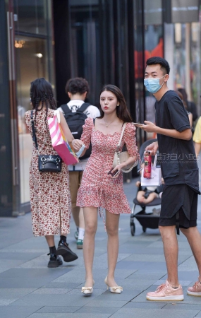 吊带碎花裙女神