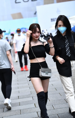 爱自拍的黑靴小姐姐