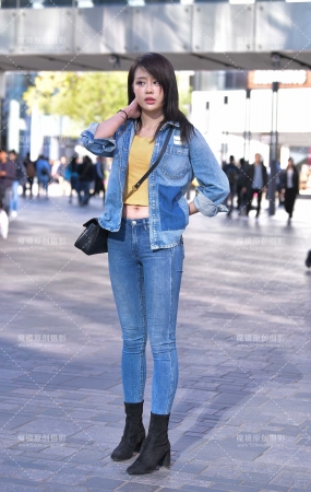 漂亮性感的牛仔美女