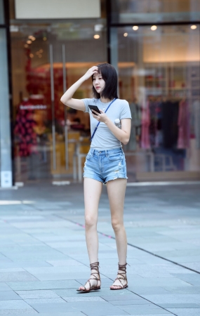 短裤美女