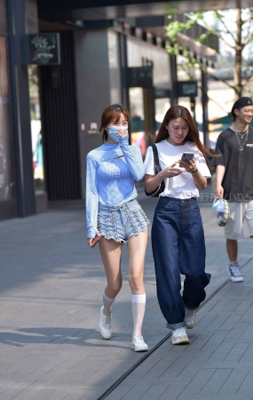 顶级身材高腰热裤美妞
