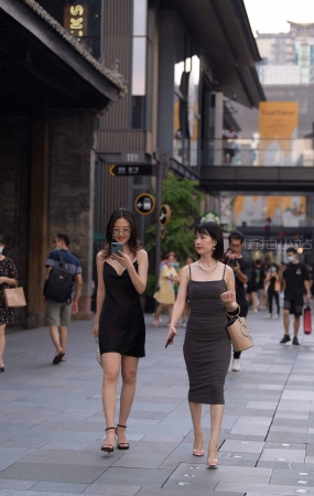 俩高跟姐妹