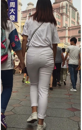 白裤小妹