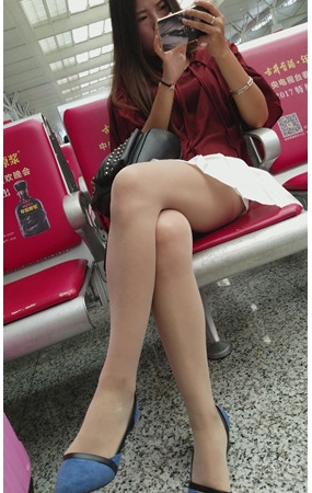 红衣白裙肉丝妹子
