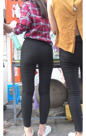 黑裤紧身小妹
