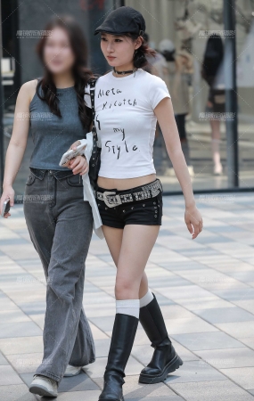 黑色热裤美女